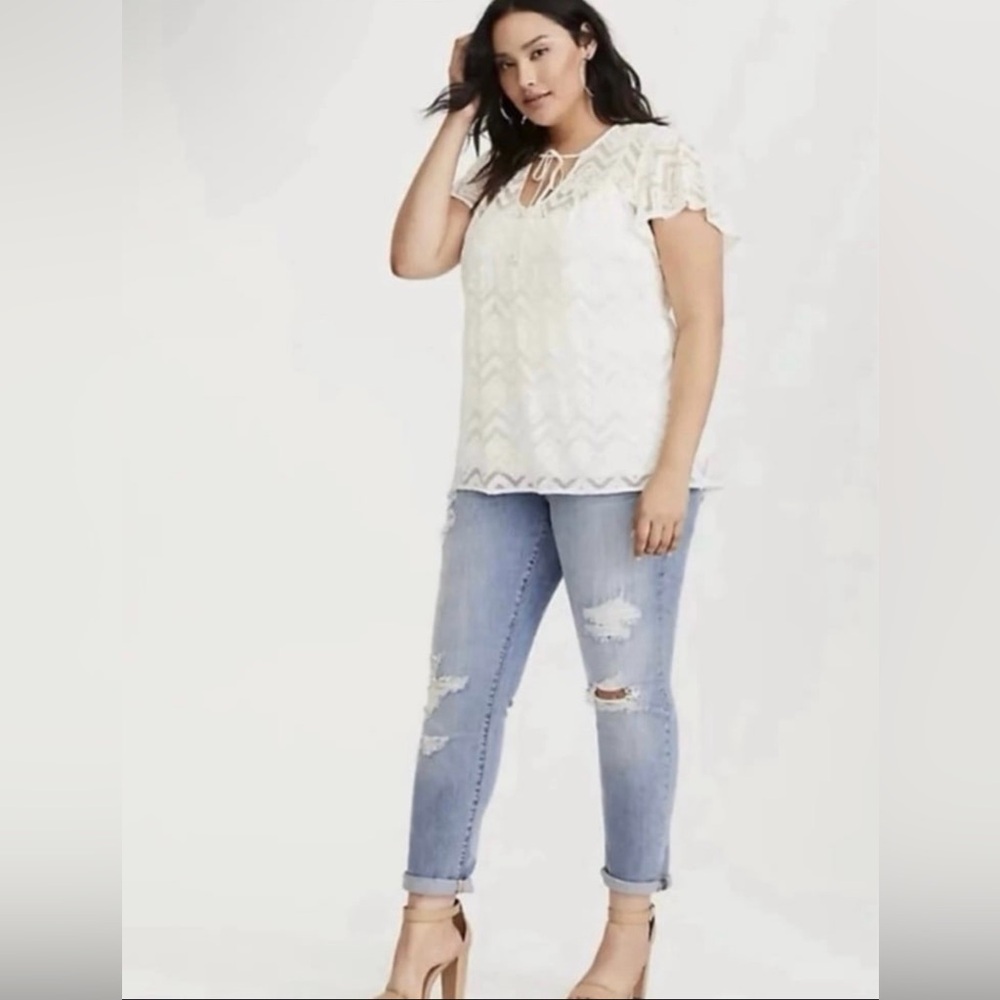 Torrid Inset Tie Neck Lace Top Size 00 (medium) ivory